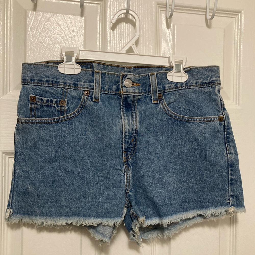 •Levi’s Medium Wash High Rise Size 7Jr Frayed Hem Shorts #J